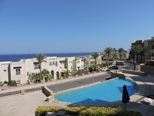 2 BR Apartment with Pool & Sea view